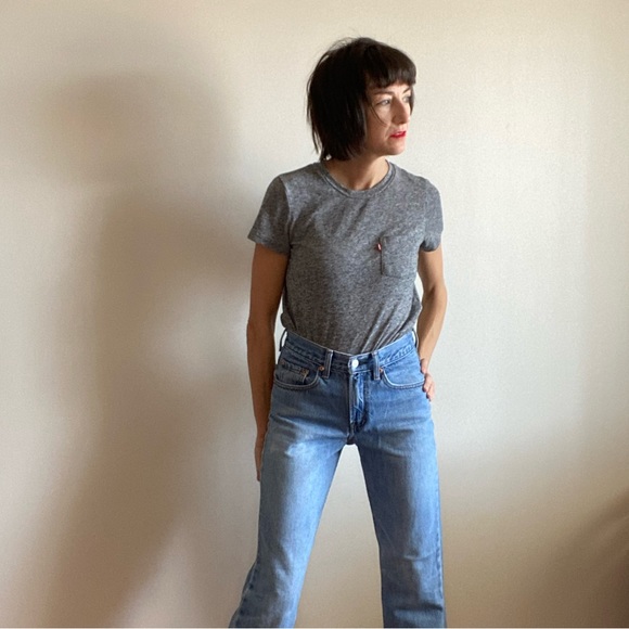 Levi’s Classic Pocket T-shirt - Picture 3 of 12